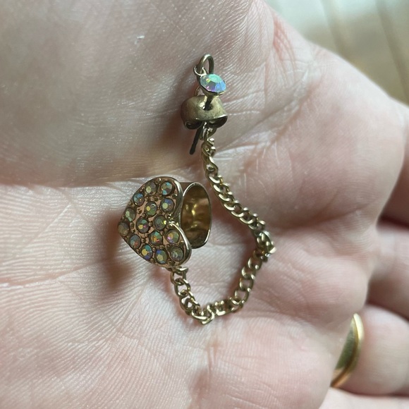 GOLD HEART RHINESTONE CUFF CHAIN EARRING - Picture 2 of 2